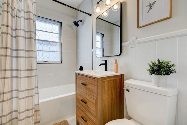 2900 48th Place, Des Moines, IA 50310