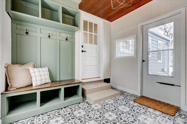 2900 48th Place, Des Moines, IA 50310