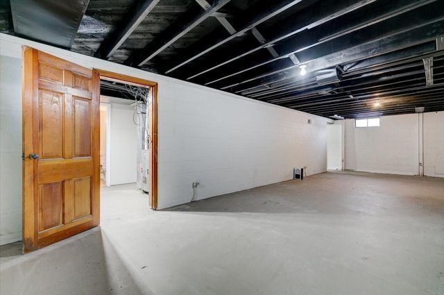 2900 48th Place, Des Moines, IA 50310