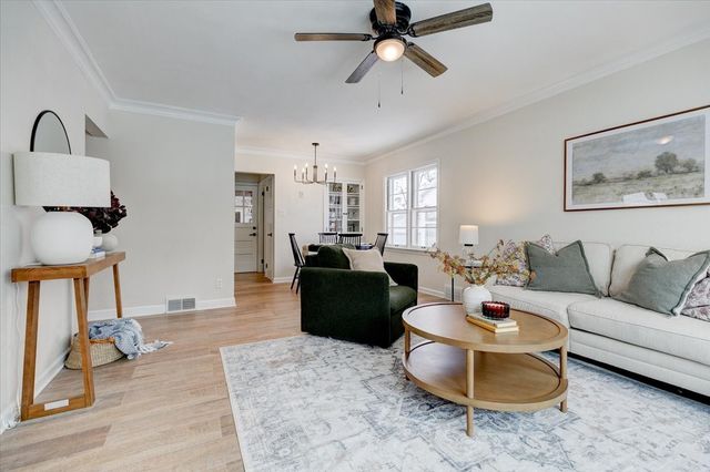 2900 48th Place, Des Moines, IA 50310