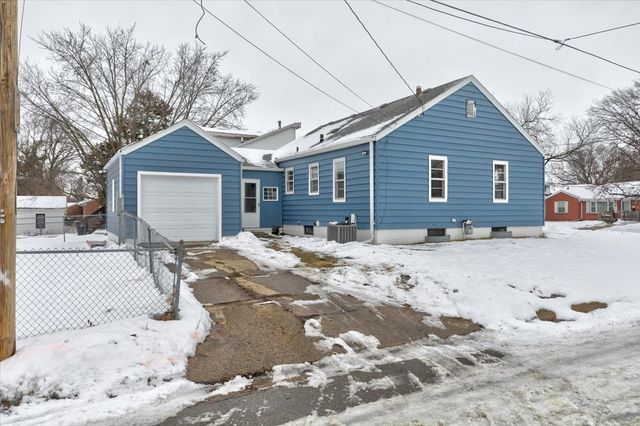 2900 48th Place, Des Moines, IA 50310