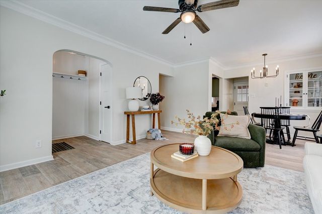 2900 48th Place, Des Moines, IA 50310