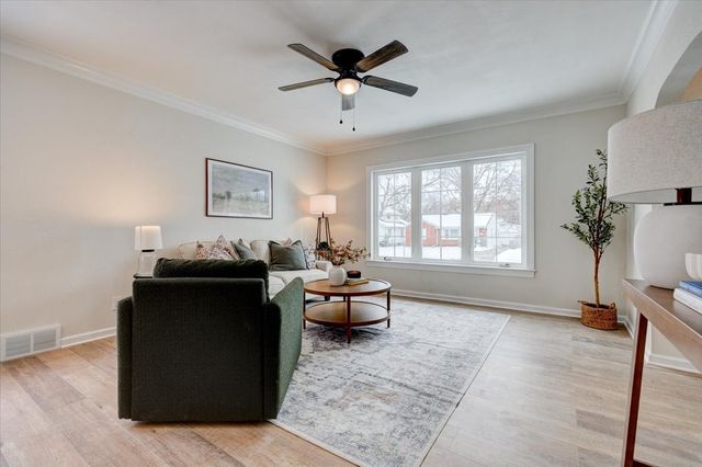 2900 48th Place, Des Moines, IA 50310