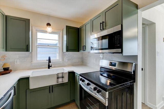 2900 48th Place, Des Moines, IA 50310