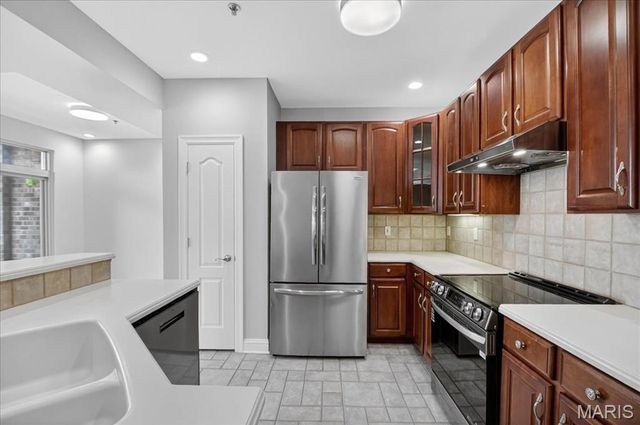 500 North and South Road 103, University City, MO 63130