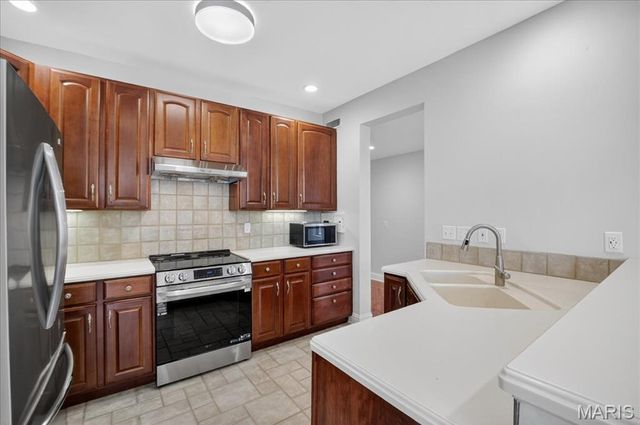 500 North and South Road 103, University City, MO 63130