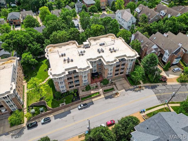 500 North and South Road 103, University City, MO 63130