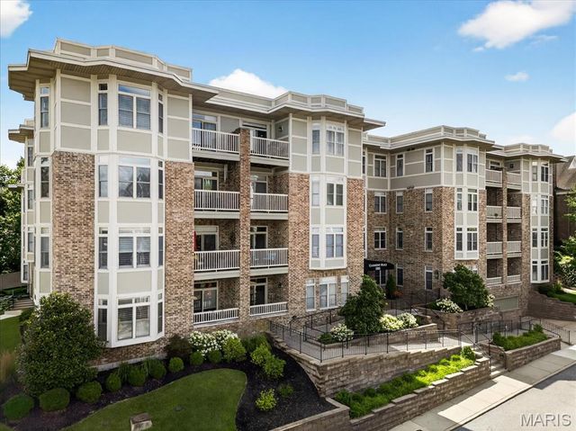 500 North and South Road 103, University City, MO 63130