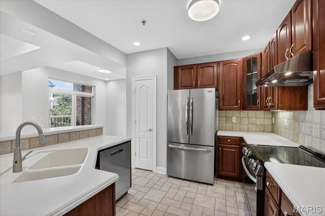 500 North and South Road 103, University City, MO 63130