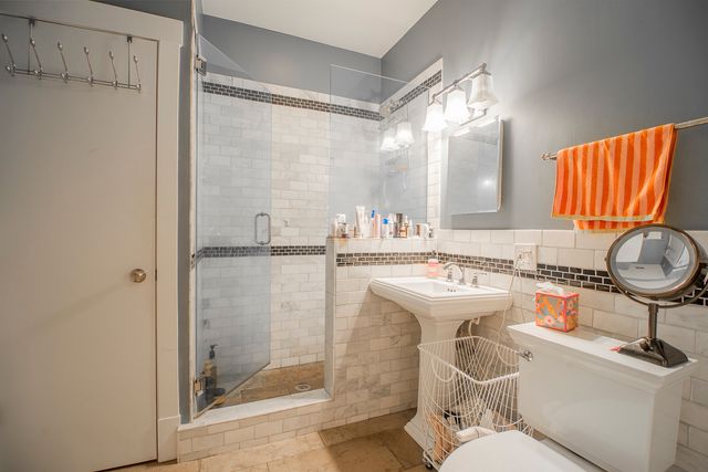 4948 N Winchester Avenue, Chicago, IL 60640