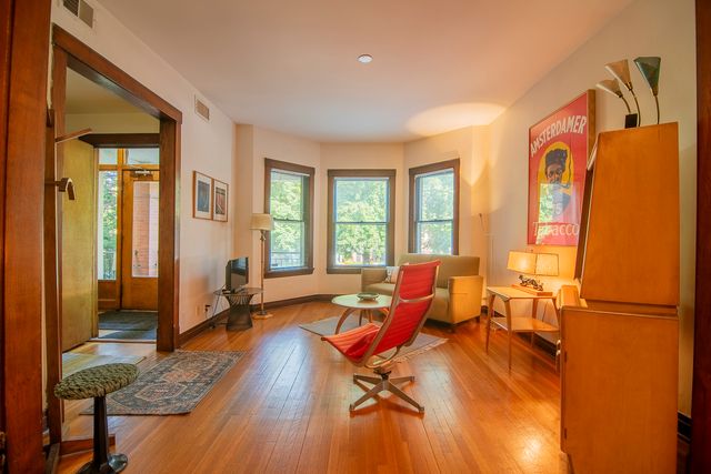 4948 N Winchester Avenue, Chicago, IL 60640