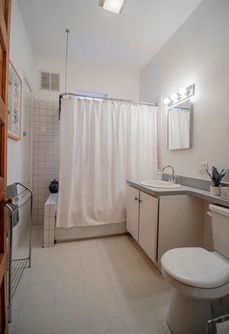 4948 N Winchester Avenue, Chicago, IL 60640