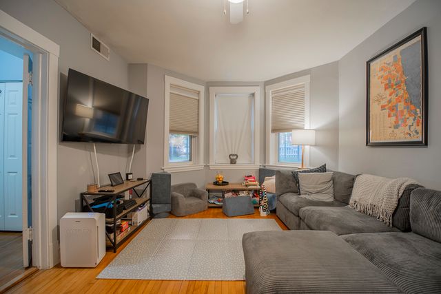 4948 N Winchester Avenue, Chicago, IL 60640