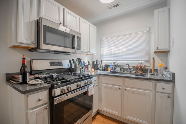 4948 N Winchester Avenue, Chicago, IL 60640