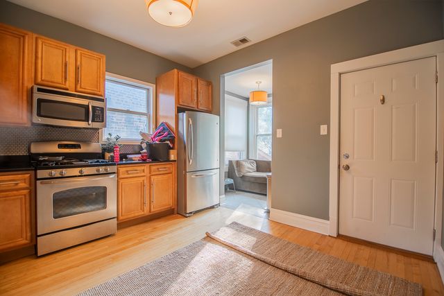 4948 N Winchester Avenue, Chicago, IL 60640