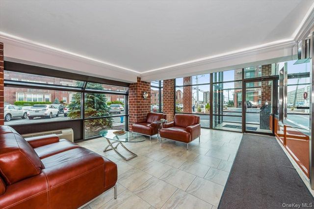 750 W Broadway 3M, Long Beach, NY 11561