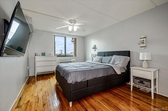 750 W Broadway 3M, Long Beach, NY 11561