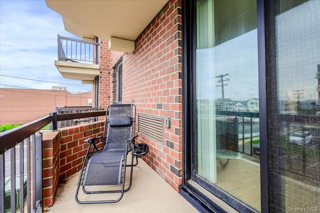 750 W Broadway 3M, Long Beach, NY 11561