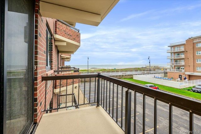 750 W Broadway 3M, Long Beach, NY 11561