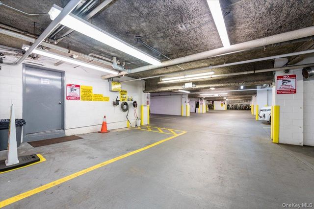 750 W Broadway 3M, Long Beach, NY 11561