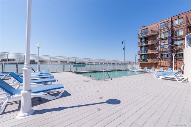 750 W Broadway 3M, Long Beach, NY 11561