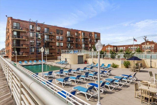 750 W Broadway 3M, Long Beach, NY 11561