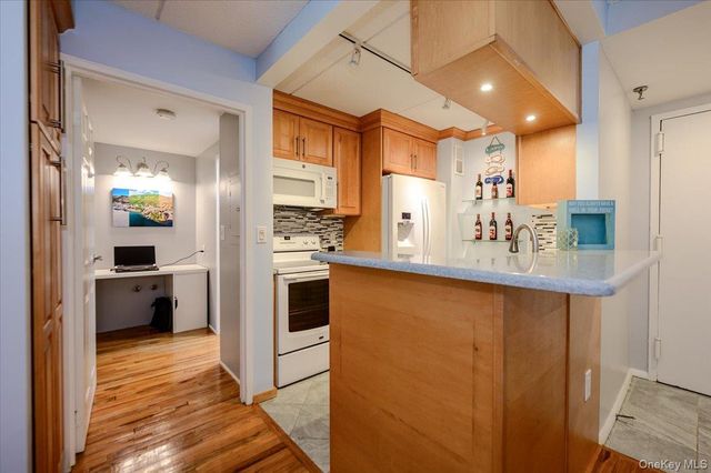 750 W Broadway 3M, Long Beach, NY 11561