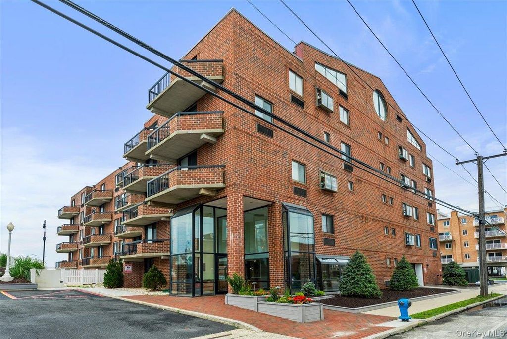 750 W Broadway 3M, Long Beach, NY 11561