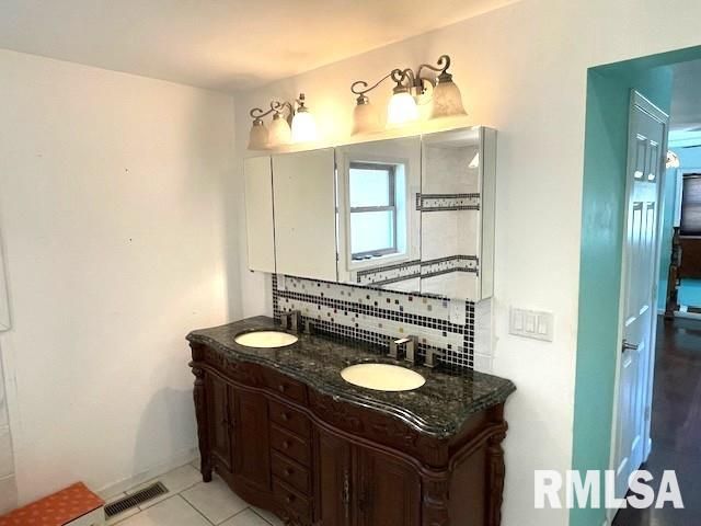 516 N MILTON Avenue, Springfield, IL 62702