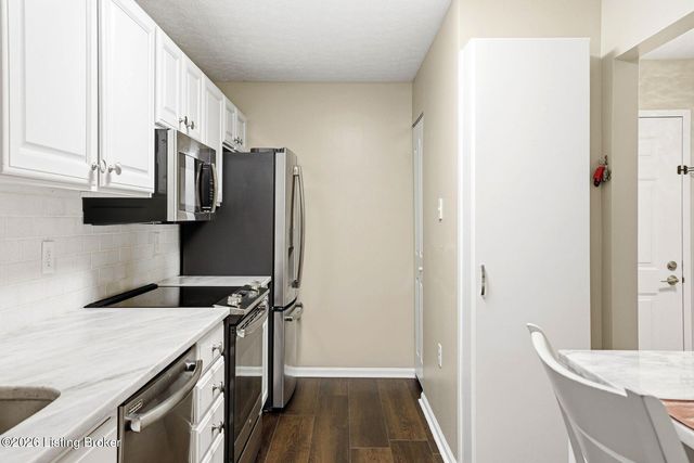 1209 Taxus Top Ln 104, Louisville, KY 40243