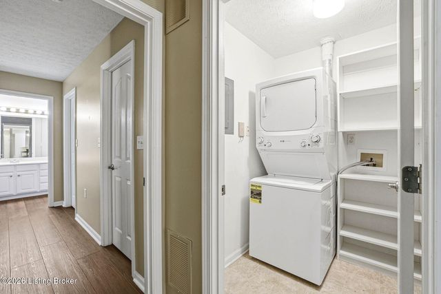 1209 Taxus Top Ln 104, Louisville, KY 40243