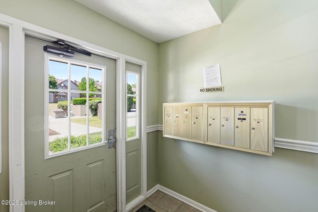 1209 Taxus Top Ln 104, Louisville, KY 40243