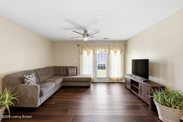 1209 Taxus Top Ln 104, Louisville, KY 40243