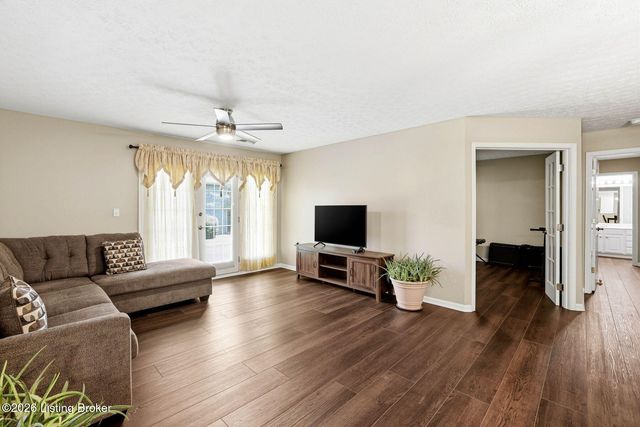 1209 Taxus Top Ln 104, Louisville, KY 40243
