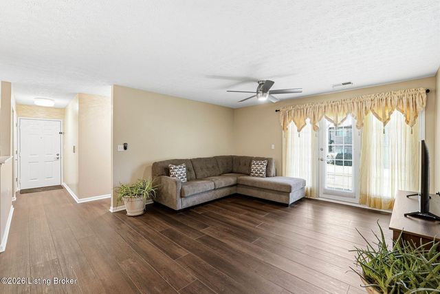 1209 Taxus Top Ln 104, Louisville, KY 40243