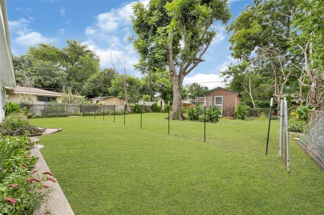 5714 Peacock Street, Houston, TX 77033