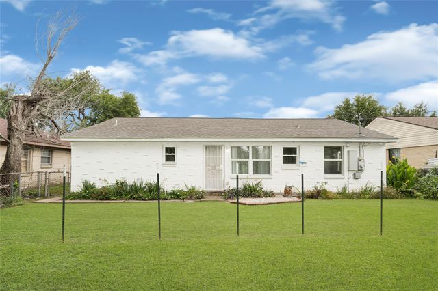 5714 Peacock Street, Houston, TX 77033