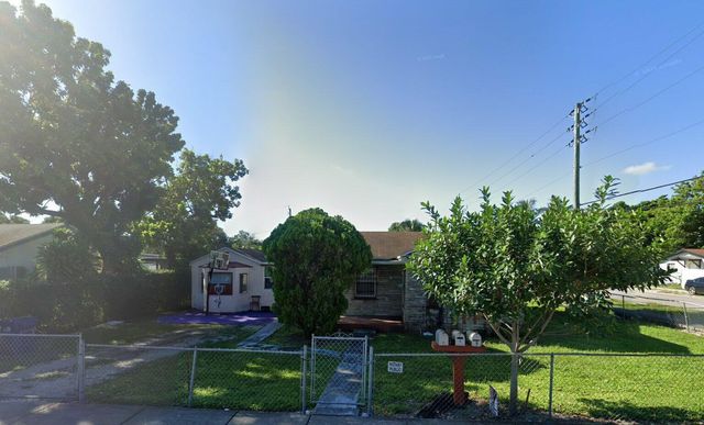 2490 NW 91st Street A,b,c, Miami, FL 33147