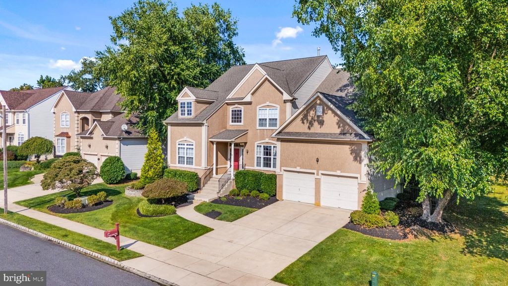 17 SARATOGA SPRINGS DR, Cinnaminson, NJ 08077