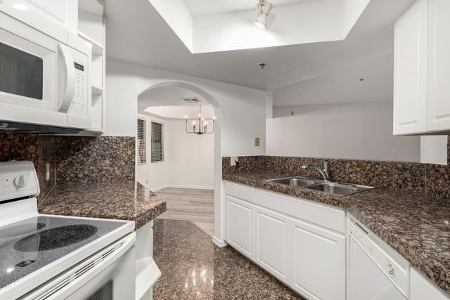 5104 N 32nd Street Unit 225, Phoenix, AZ 85018