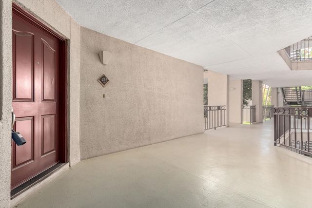 5104 N 32nd Street Unit 225, Phoenix, AZ 85018