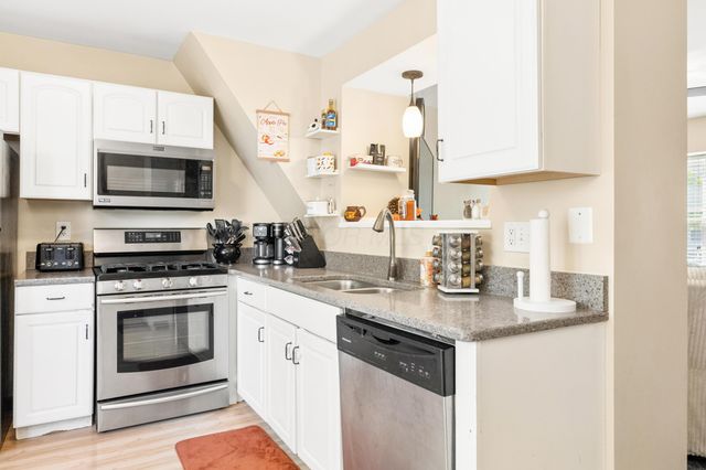 867 Pineway Drive, Columbus, OH 43085