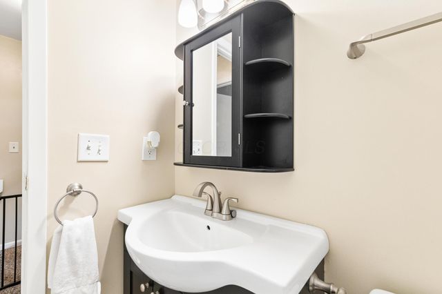 867 Pineway Drive, Columbus, OH 43085