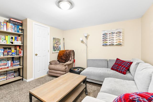 867 Pineway Drive, Columbus, OH 43085