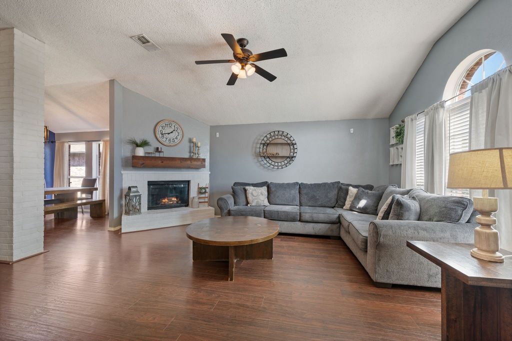 5603 Alicante Drive, Arlington, TX 76017