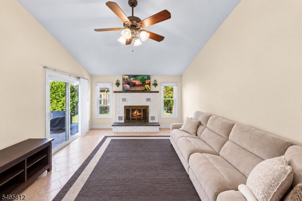 89 Lexington Ln, Wayne Twp., NJ 07470 — photo 3