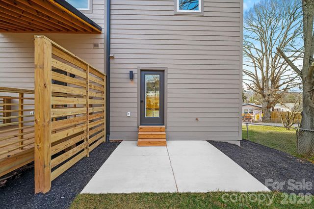 5 Gudger Road, Asheville, NC 28806