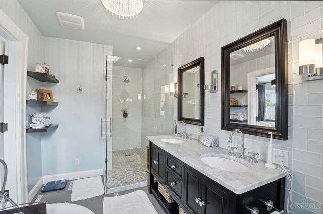 3966 Rose Hill Avenue, Cincinnati, OH 45229