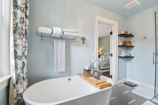 3966 Rose Hill Avenue, Cincinnati, OH 45229