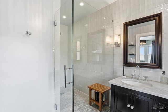 3966 Rose Hill Avenue, Cincinnati, OH 45229